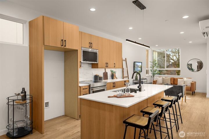 Property Photo:  914 C  15th Avenue  WA 98122 