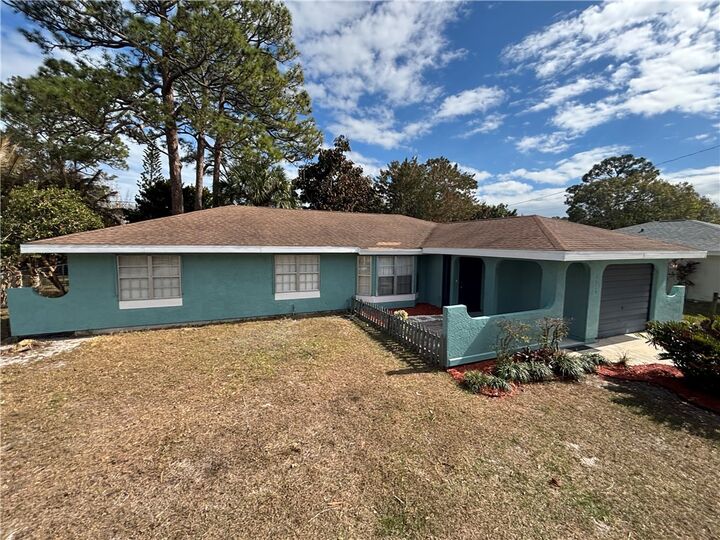 Property Photo:  2450 8th Avenue SW  FL 32962 