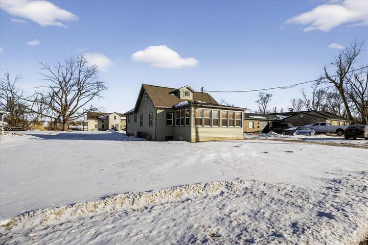 Property Photo:  2429 Center Avenue  WI 53546 