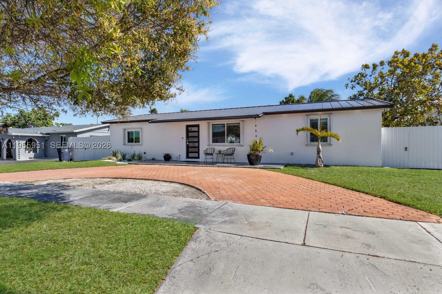 Property Photo: 6423 SW 107th Pl FL 33173