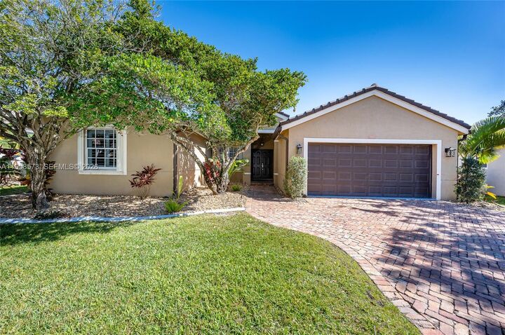 Property Photo: 405 SW 198th Ter FL 33029