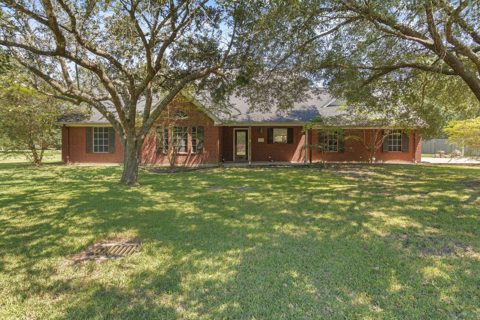 Property Photo: 1703 Sheba Place TX 77662