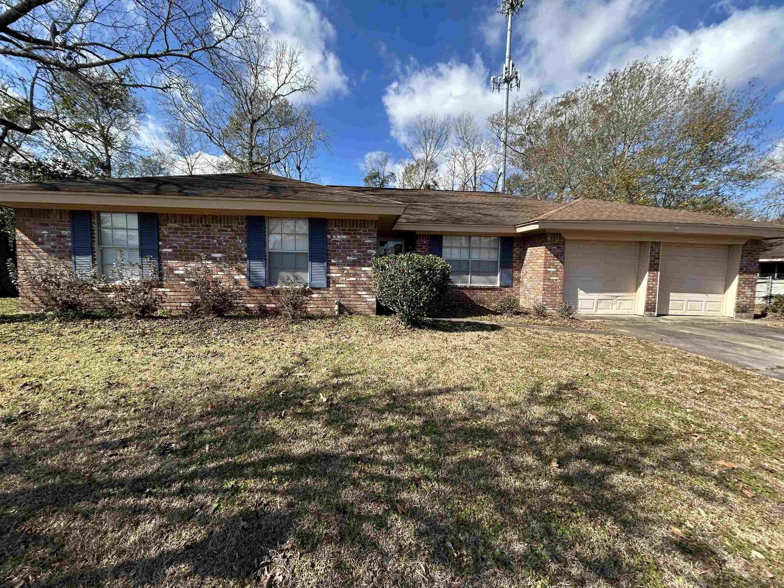 Property Photo: 1805 King Arthur Court TX 77630