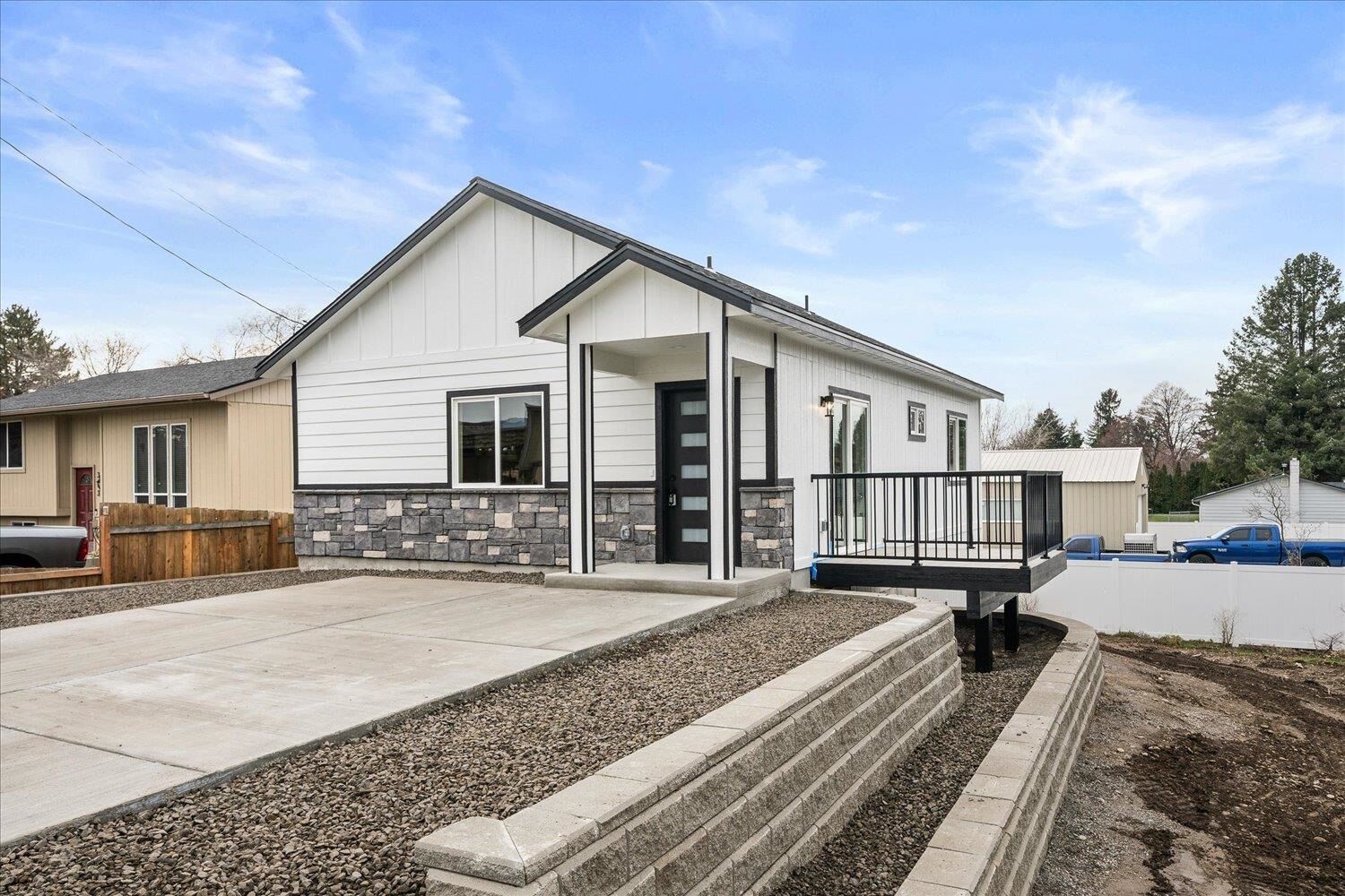 Property Photo:  327 N Bannen Rd  WA 99216 