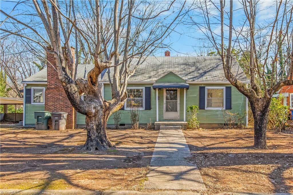 Property Photo:  2021 Cannon Avenue  NC 27105 