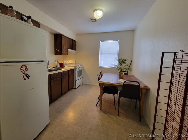 Property Photo:  