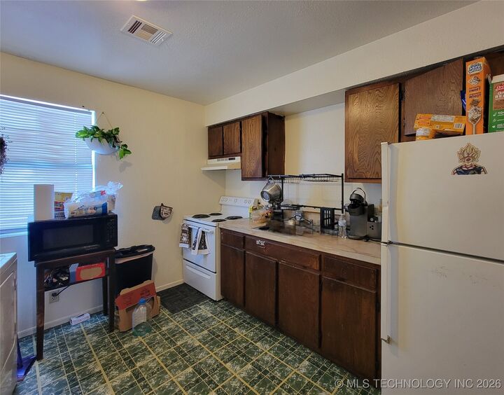 Property Photo:  1923 N Maple Street  OK 74955 