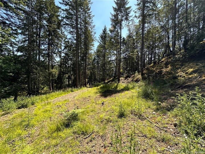 Property Photo:  370 Baker Rd  BC V8K 2N6 