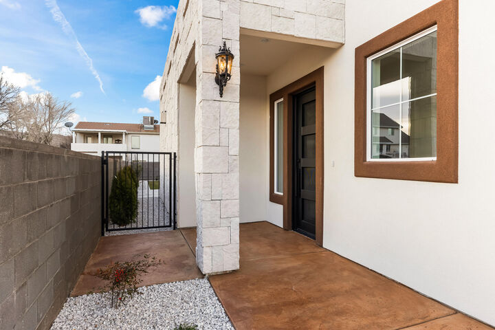 Property Photo:  226 E 1100 N  UT 84737 