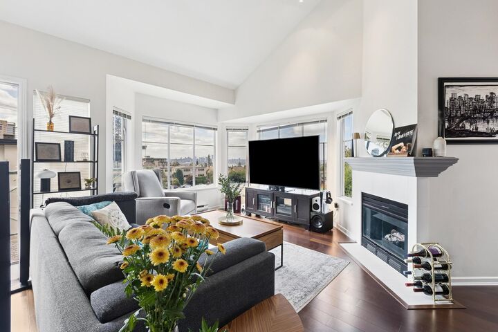 Property Photo:  131 W 20th Street 303  BC V7M 1Y2 