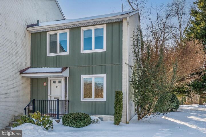 Property Photo:  22 E Close  NJ 08057 