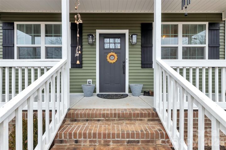 Property Photo:  549 Castlewood Circle  SC 29730 