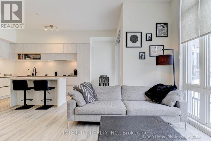 Property Photo:  11 David Eyer Road 1505  ON L4S 0N3 