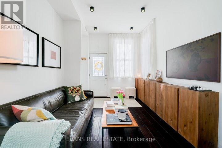 Property Photo:  448 Gerrard Street East  ON M5A 2H2 