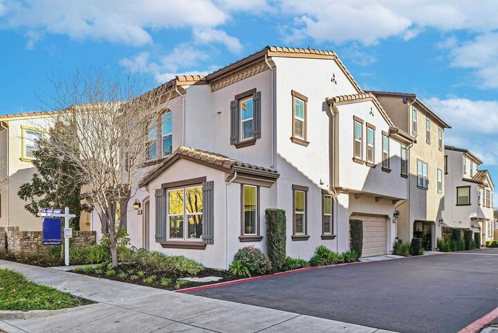 Property Photo:  3198 Vittoria Loop  CA 94568 