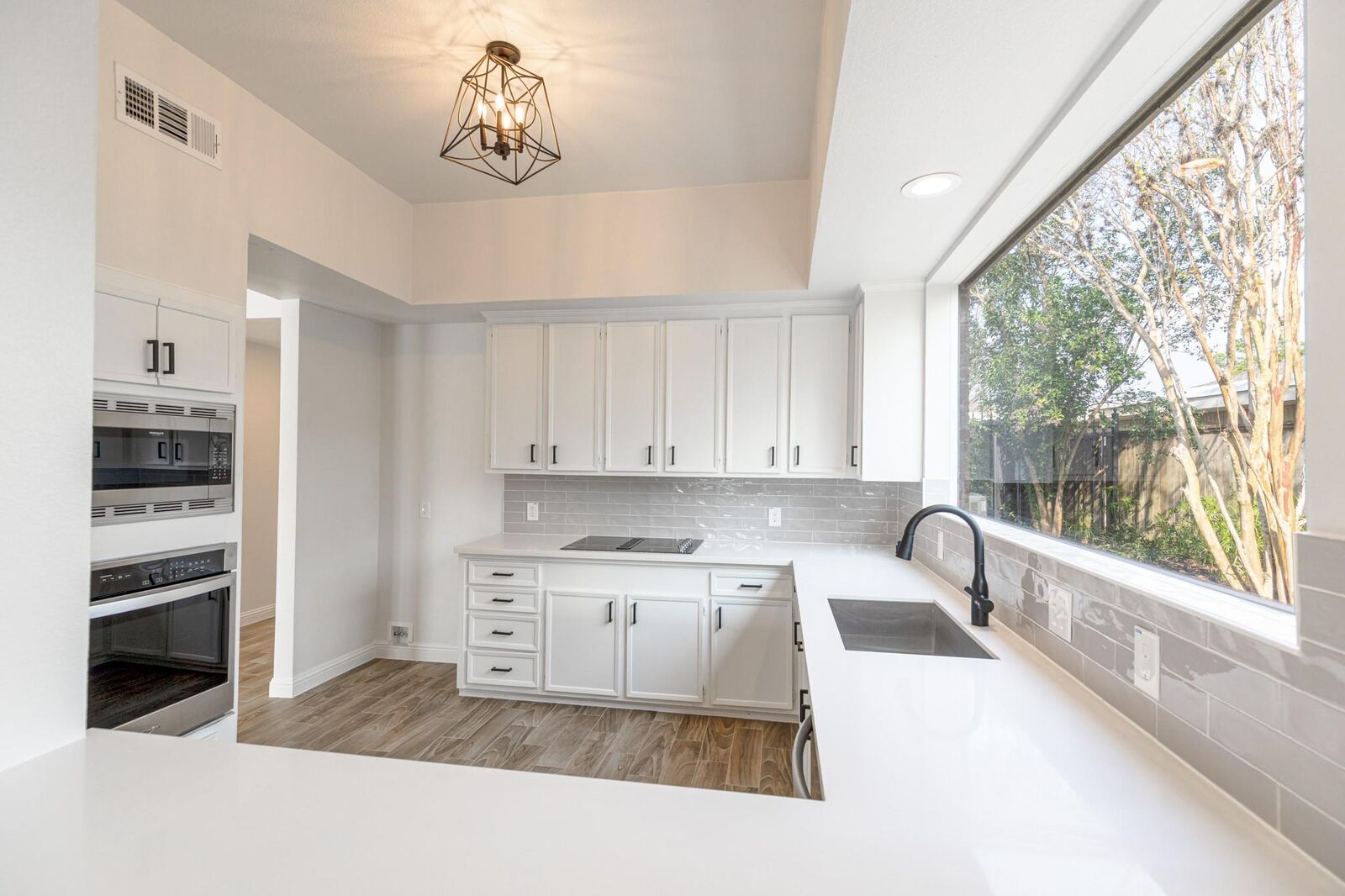 Property Photo: 20 Charleston Street N TX 77478