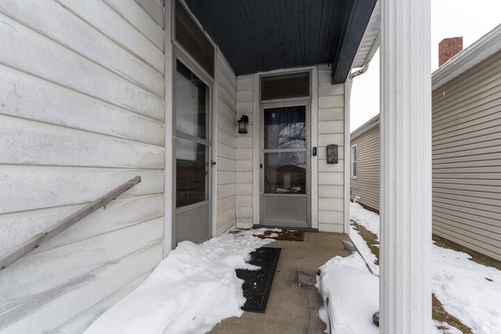 Property Photo:  1107 S Evans Avenue  IN 47713 