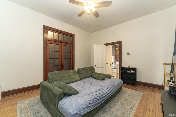 Property Photo:  1107 S Evans Avenue  IN 47713 