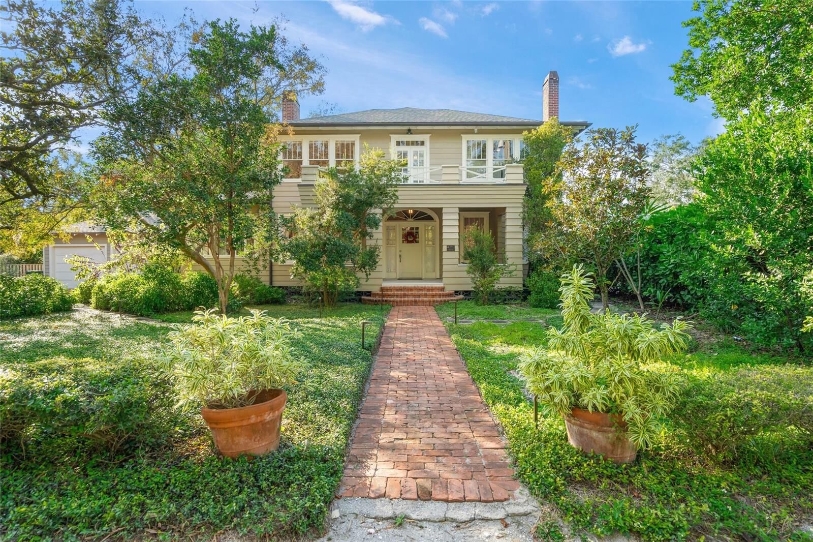 Property Photo:  2445 Alameda Avenue  FL 34234 