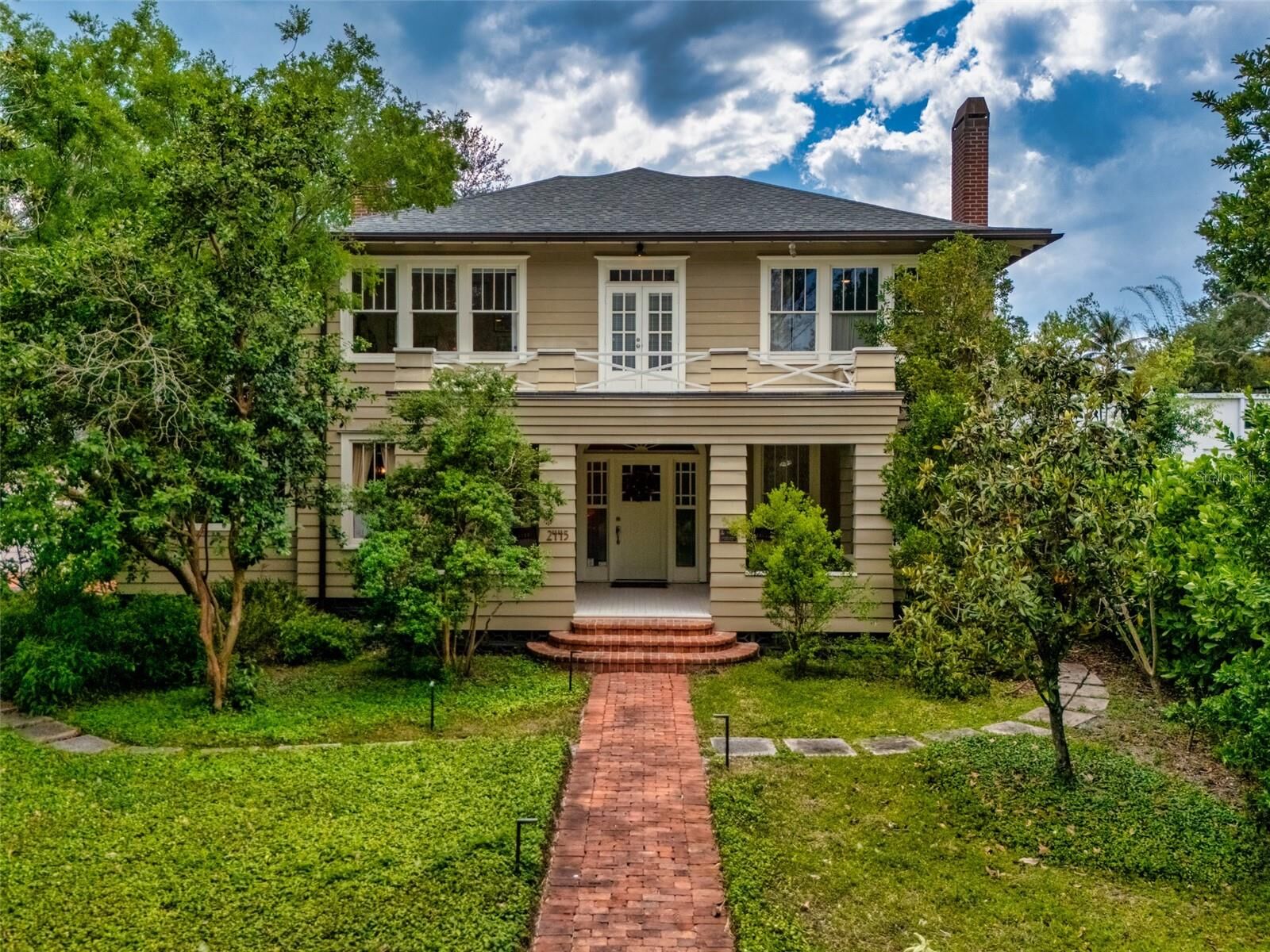 Property Photo:  2445 Alameda Avenue  FL 34234 