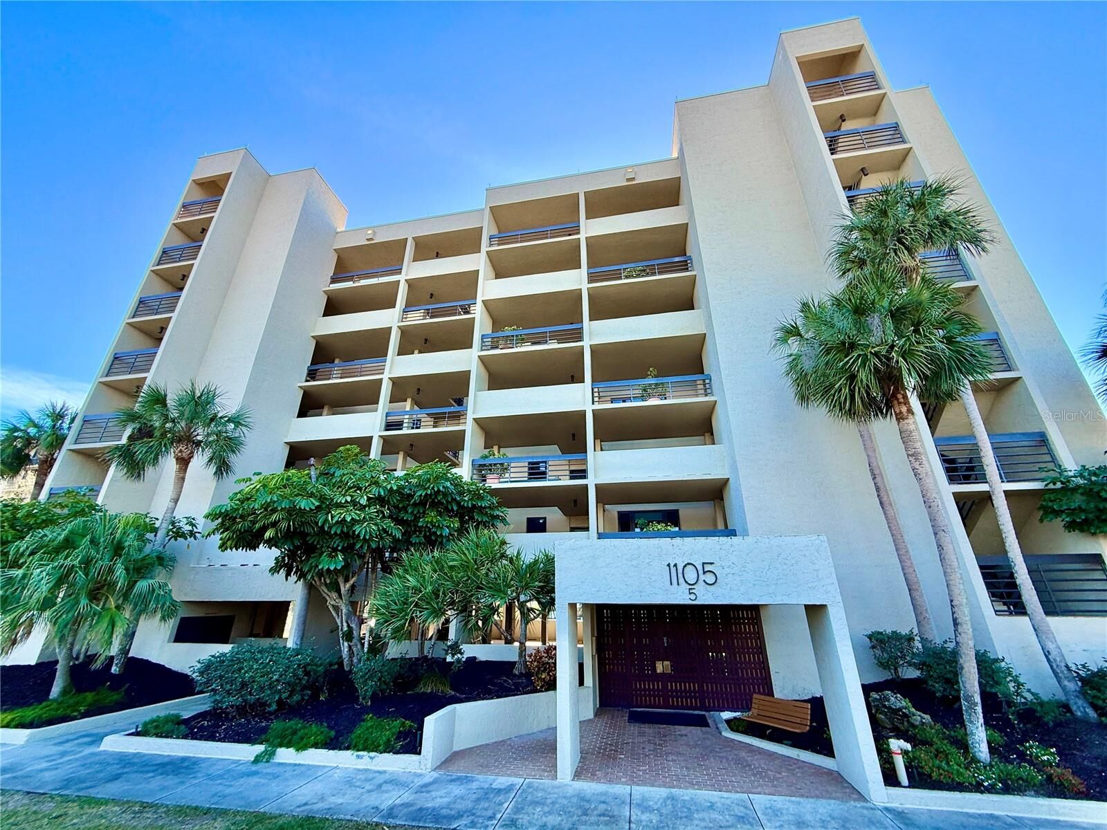 Property Photo:  1105 Gulf Of Mexico Drive 401  FL 34228 