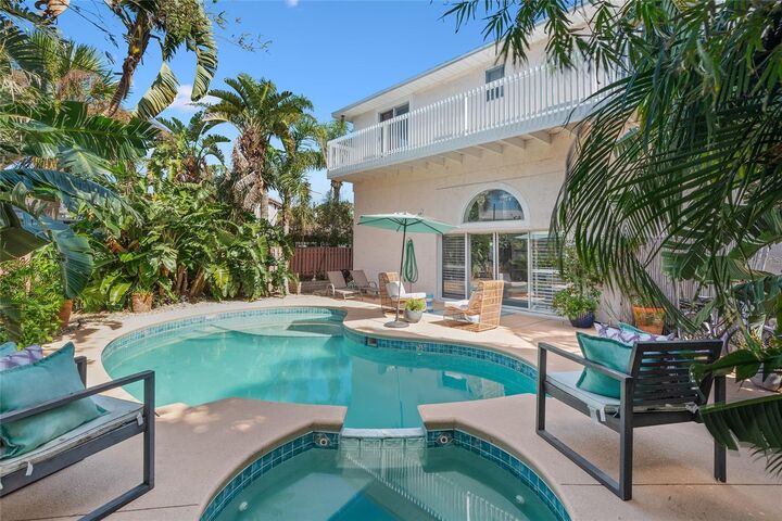 Property Photo: 1422 N Atlantic Avenue FL 32169