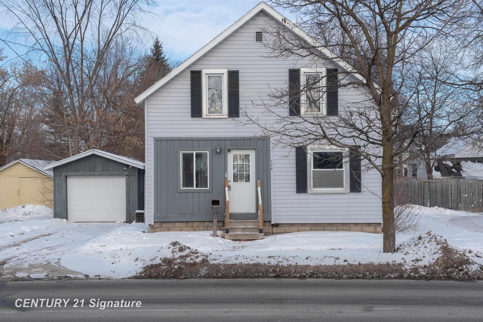 Property Photo: 208 W Indian Street MI 48640