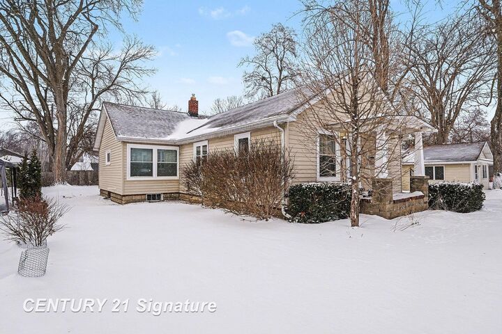 Property Photo: 1001 Fournie Court MI 48640