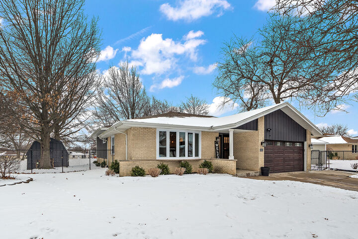 Property Photo:  8803 Juniper Court  IL 60487 