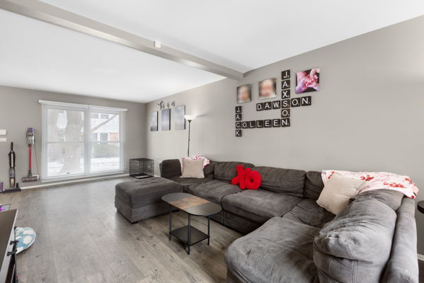 Property Photo:  4022 Oxford Court  IL 60107 