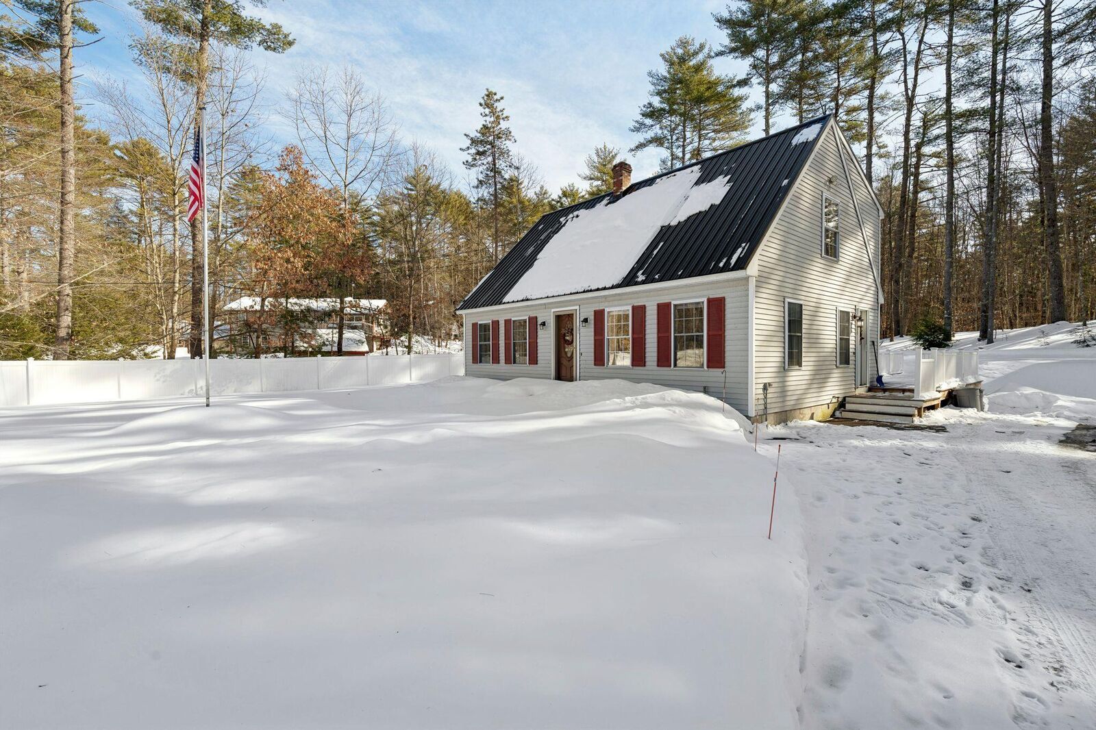 Property Photo:  68 Lone Pine Road  ME 04061 