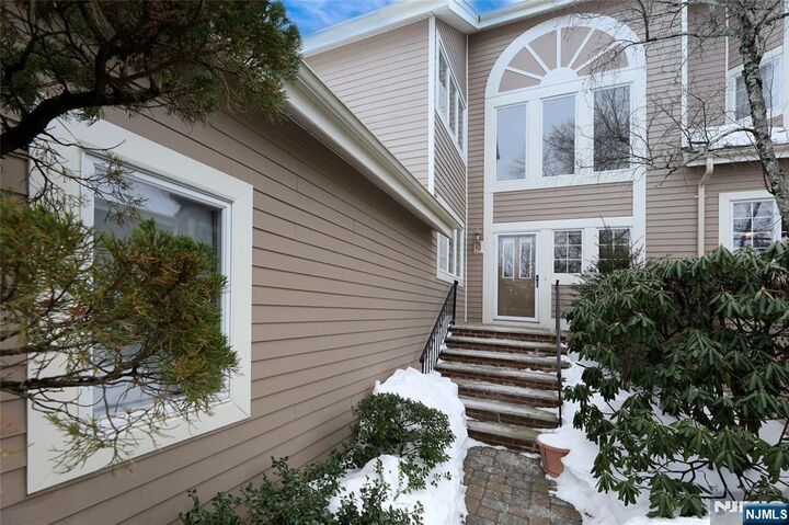 Property Photo:  7 Coniston Court  NJ 07470 