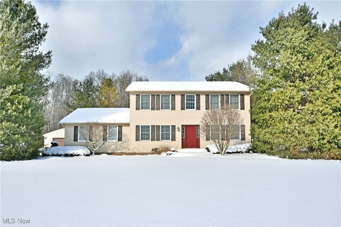 Property Photo:  658 Center Street W  OH 44481 