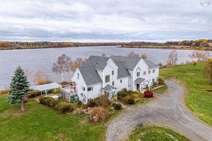 215 Cloverdale Drive — photo 1