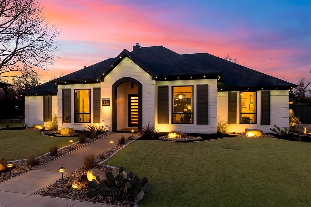 Property Photo: 509 Santa Barbara Drive TX 76248