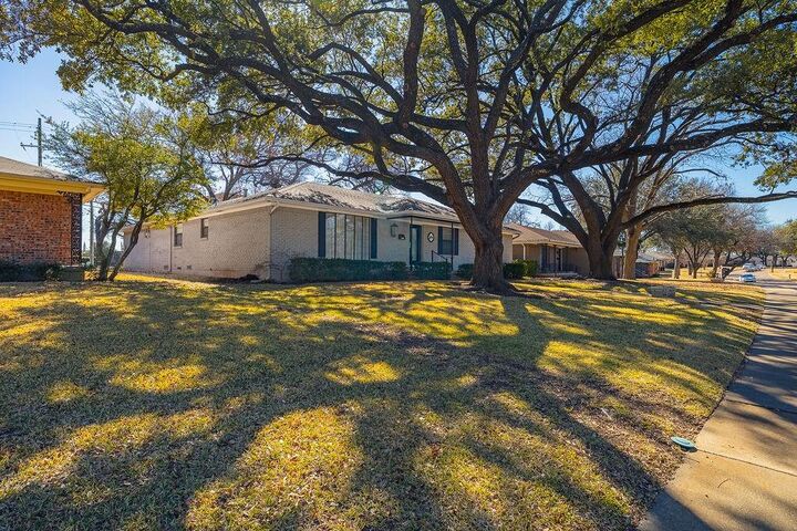 Property Photo:  3306 Sharpview Lane  TX 75228 