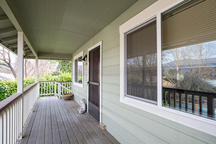 Property Photo: 790 Park Street OR 97520