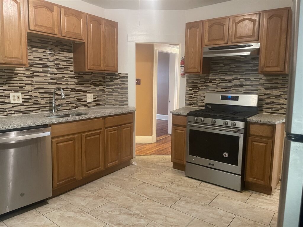 Property Photo:  6 Bailey St 1  MA 02124 