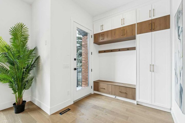 Property Photo:  2632 36 Street SW  AB T3E 2Z8 