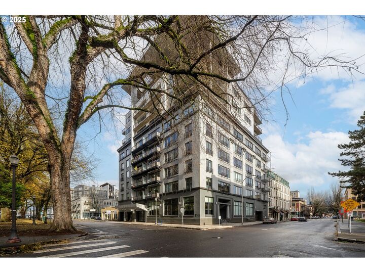 Property Photo:  300 NW 8th Ave 902  OR 97209 