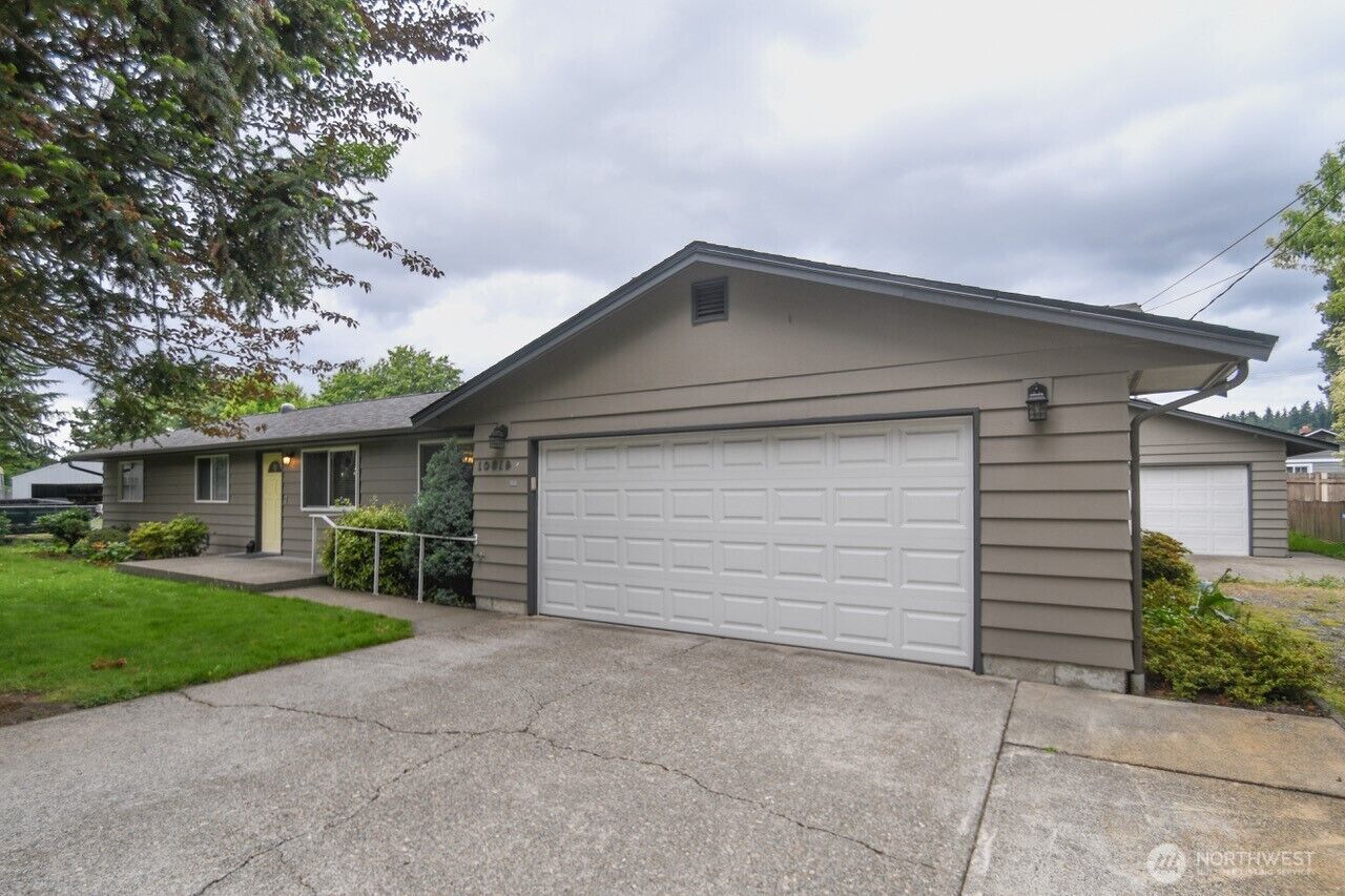 Property Photo: 10819 57th Street E WA 98372