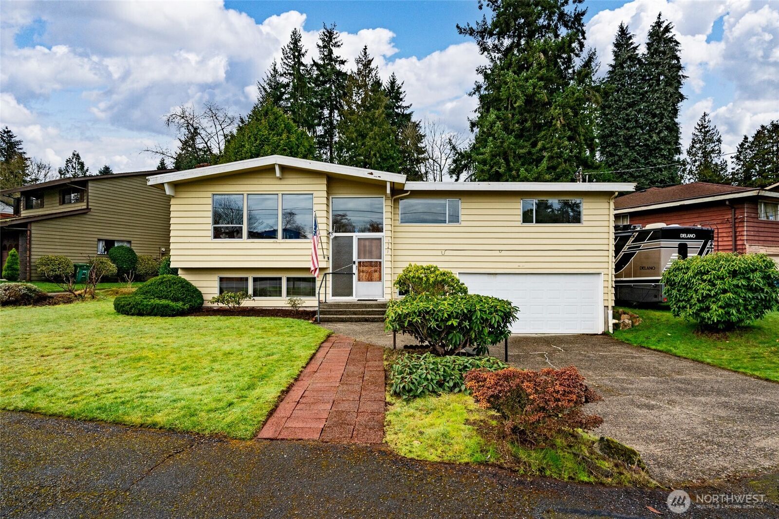 Property Photo:  1547 NE Brockman Place  WA 98125 