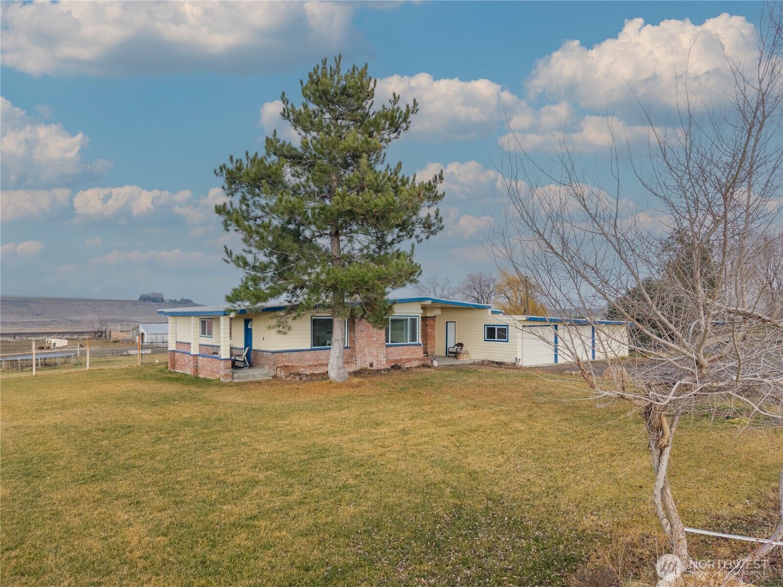 Property Photo:  3416  Road 20  NE  WA 98851 