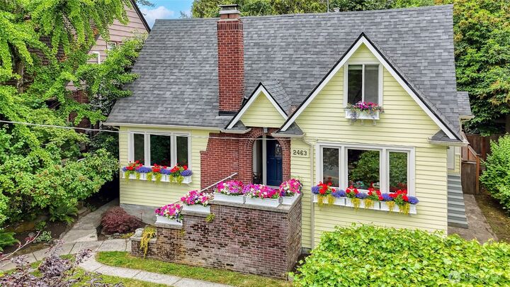 Property Photo:  2463  26th Avenue E  WA 98112 
