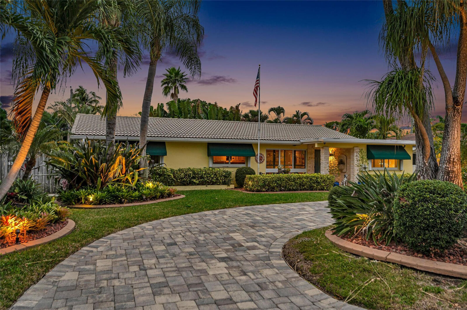 Property Photo:  3497 NE 19th Avenue  FL 33306 