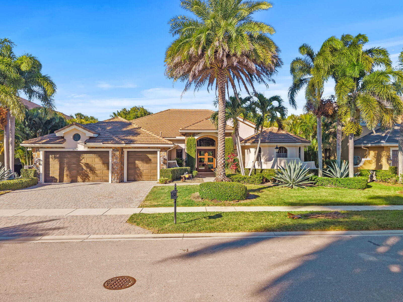 Property Photo:  10710 Versailles Boulevard  FL 33449 