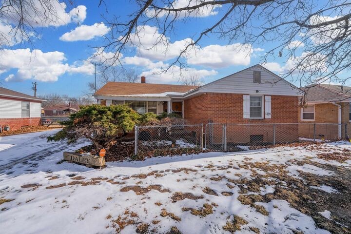 Property Photo:  2056 S Estelle St  KS 67211 