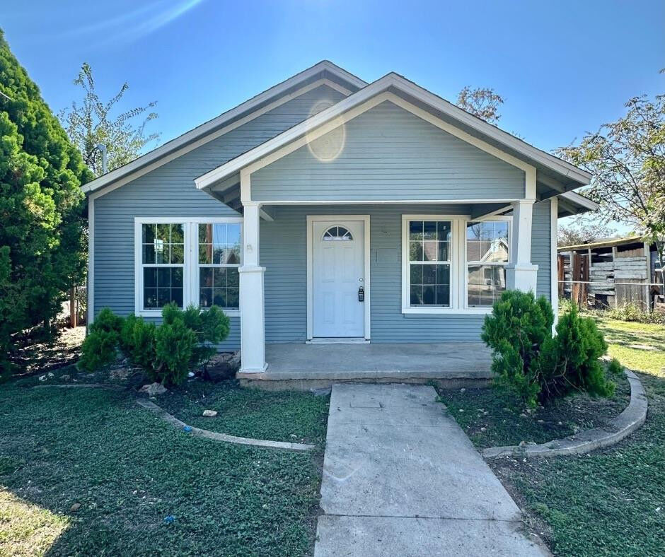 Property Photo: 85 E 22nd Street TX 76903