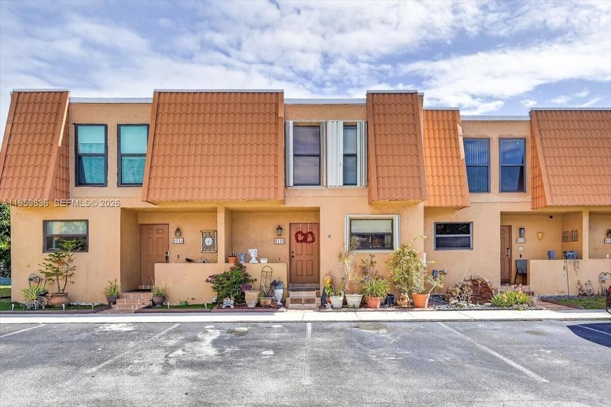 Property Photo: 9125 Limetree Ln 168 FL 33024