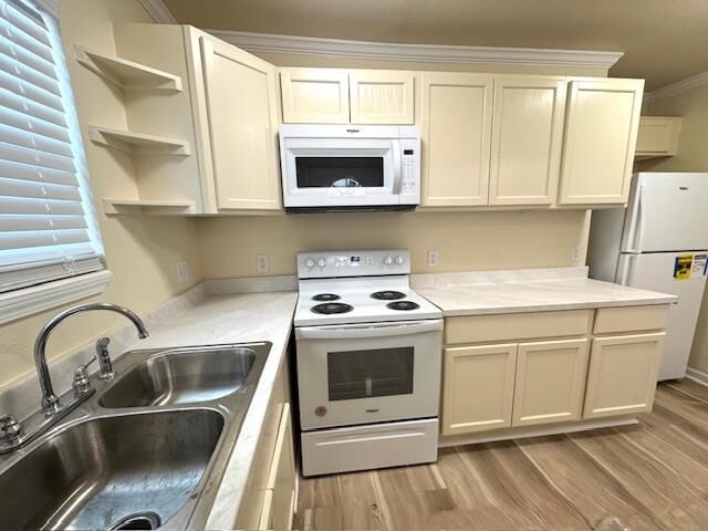 Property Photo: 635 Goliad St TX 77701